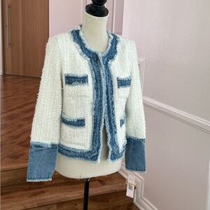 White knitted blazer with blue jean trim.